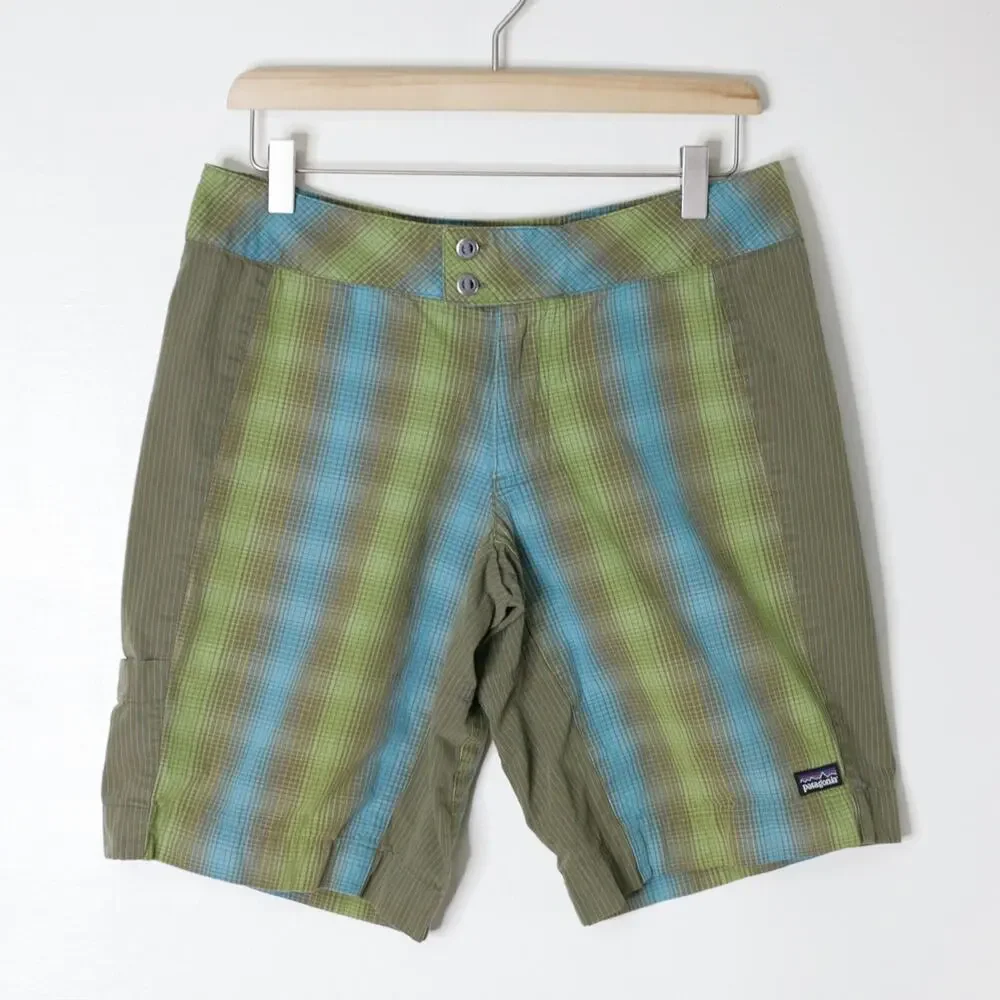 Patagonia Shorts Women’s 8 Olive Green Plaid Y2K Hiking Gorpcore Organic Cotton